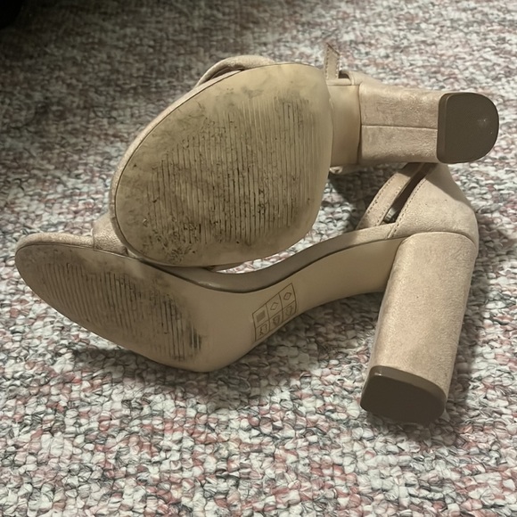 Nude Heels - Picture 4 of 4